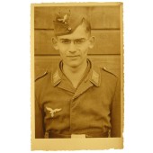 Soldato della Flak Luftwaffe in uniforme da campo
